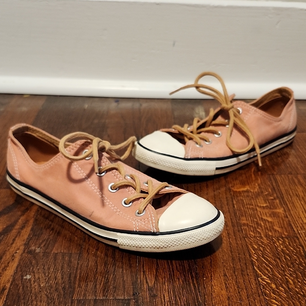 Converse CTA Denty Peached Blush Pink and White Sneakers Classic Low-Top Design